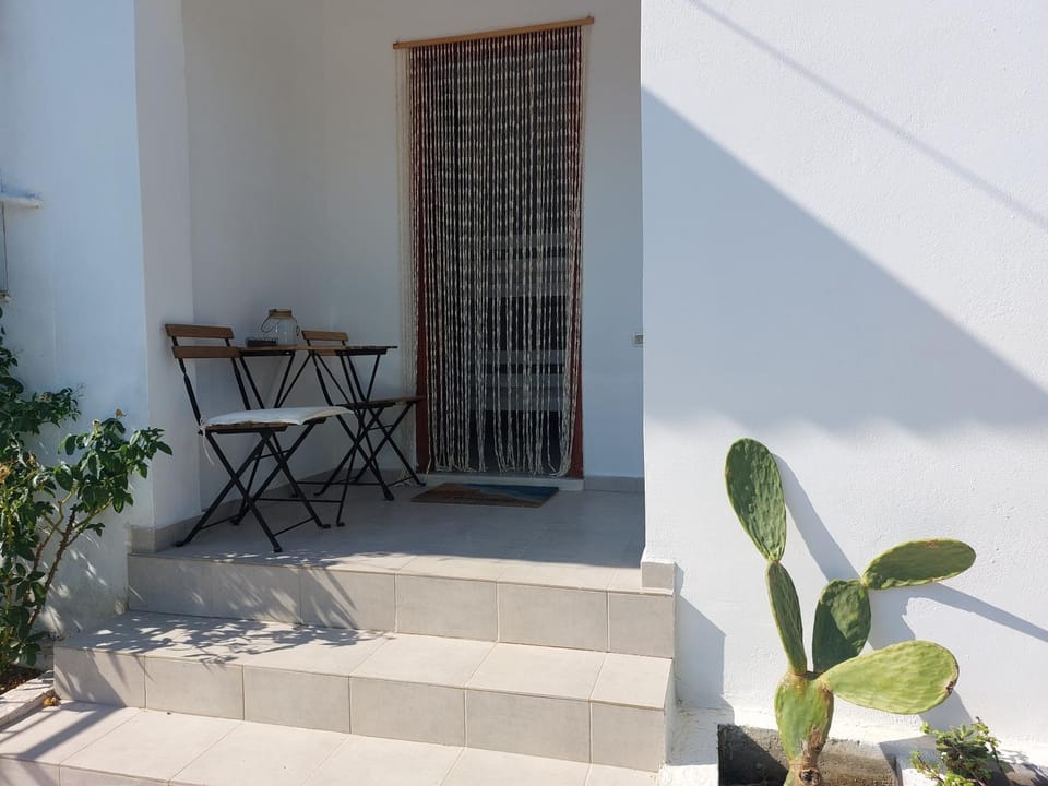 Facade/entrance, Balcony/Terrace