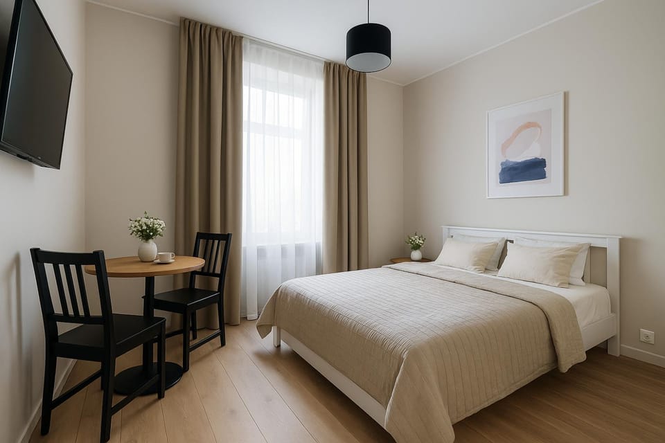 Bed, TV and multimedia, Photo of the whole room, Seating area, Bedroom