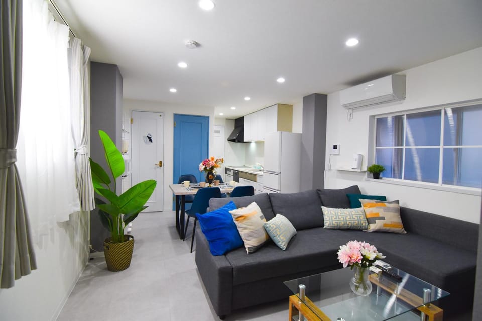 Living room, Seating area, Dining area