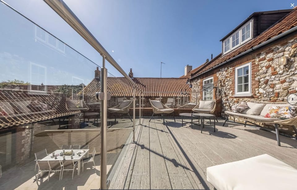 Balcony/Terrace, sunbed