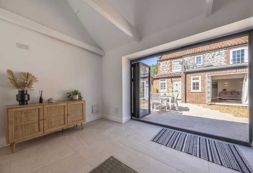 Garden, Living room
