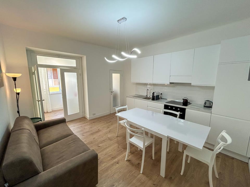 Kitchen or kitchenette, Living room, Seating area, Dining area, Lunch, Lunch, stove, kitchen