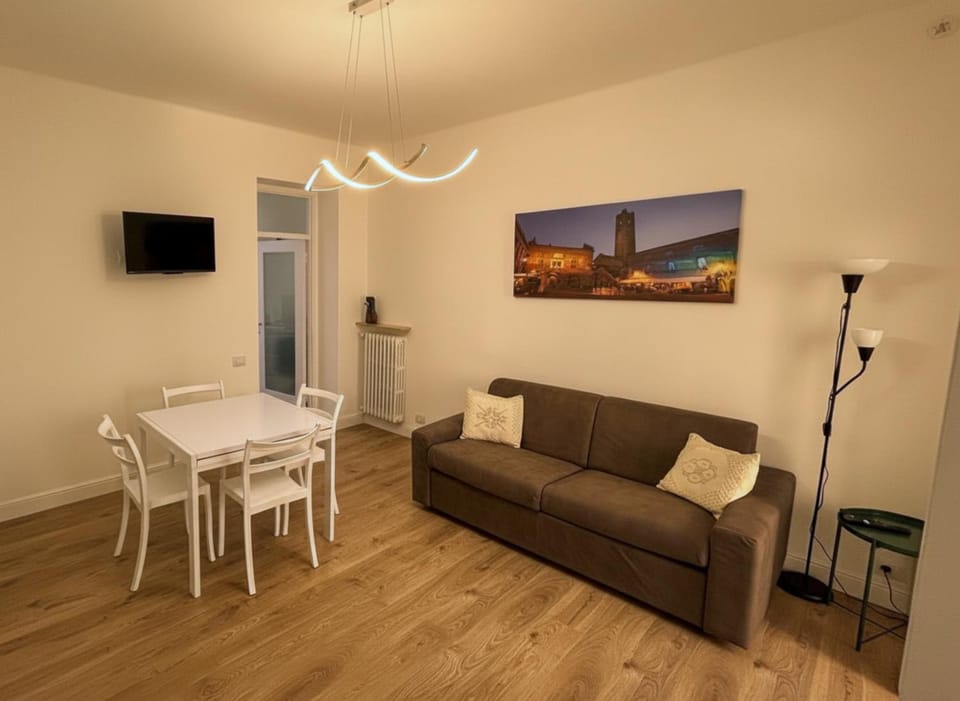 Living room, Seating area, Dining area, Lunch