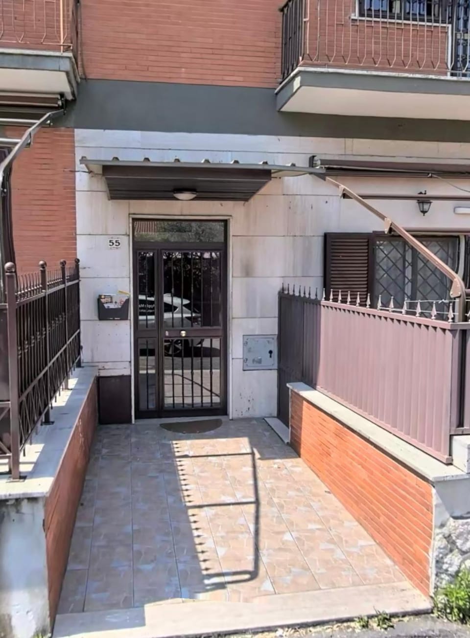 Property building, Facade/entrance, Day