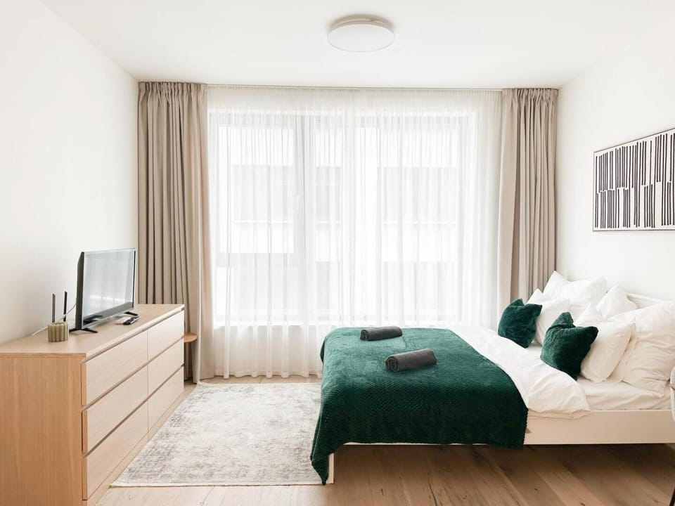 Communal lounge/ TV room, Bed, TV and multimedia, Bedroom