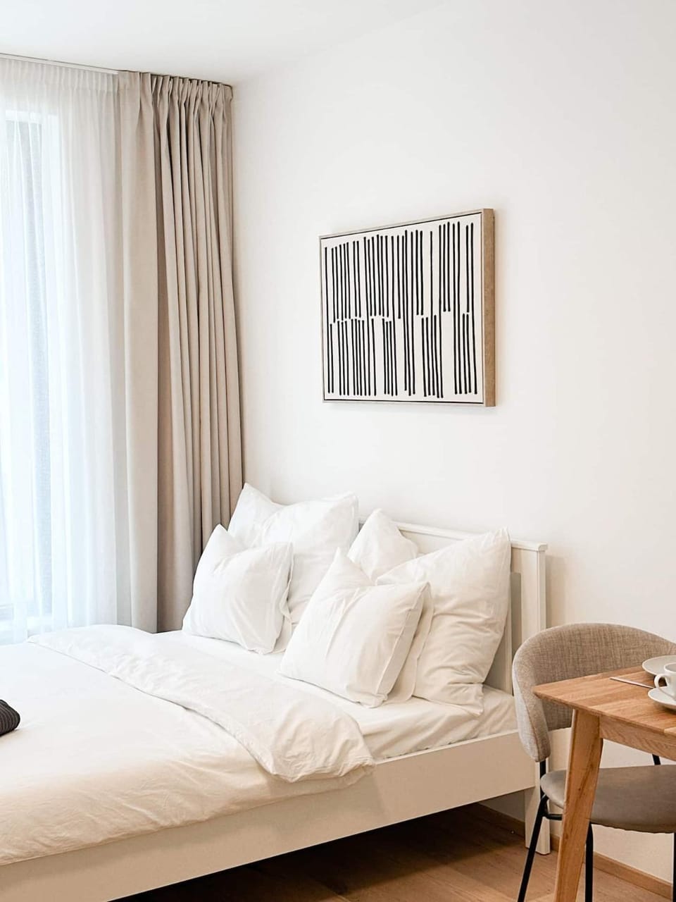 Bed, Living room, Seating area, Bedroom