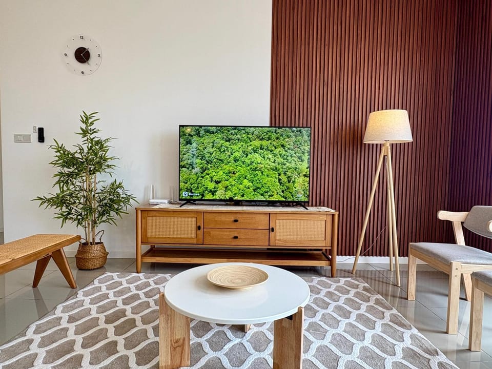 Spacious Muji Homestay with IOI Mall & KL View Apartment in Putrajaya