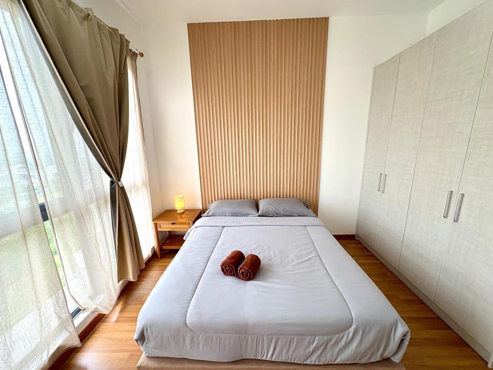Spacious Muji Homestay with IOI Mall & KL View Apartment in Putrajaya