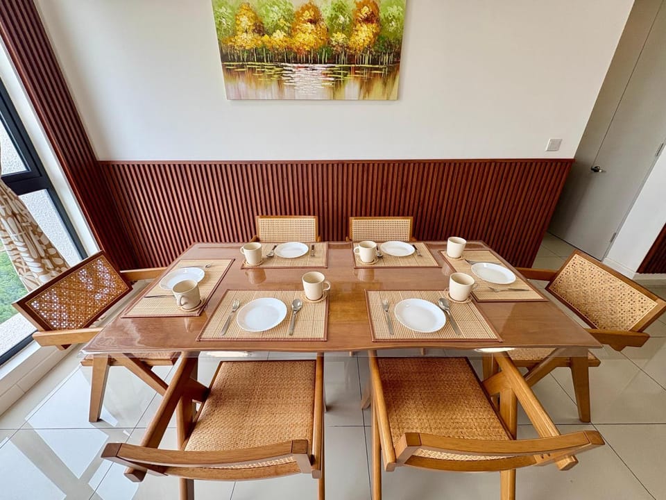 Spacious Muji Homestay with IOI Mall & KL View Apartment in Putrajaya