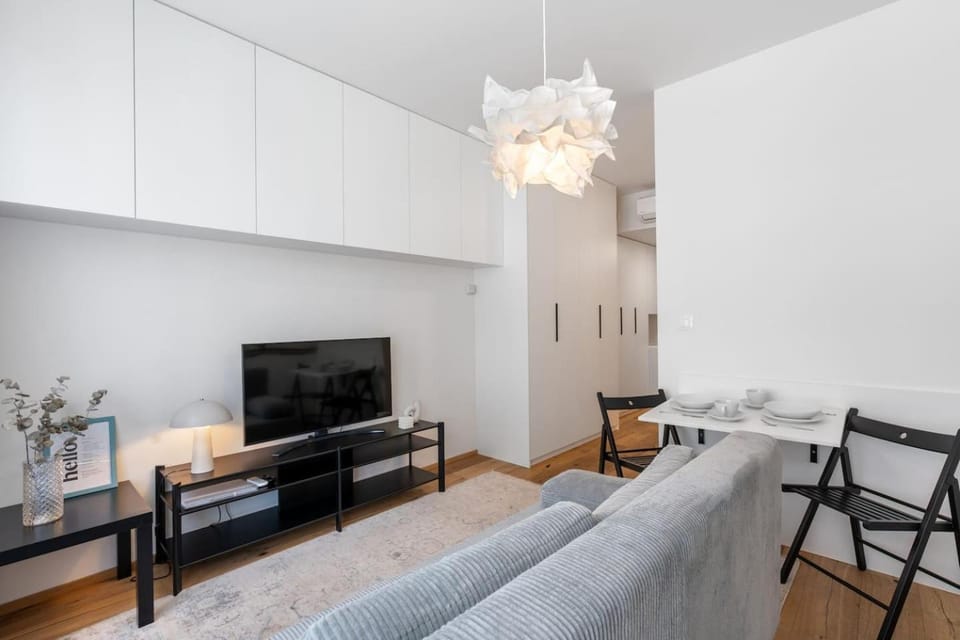 Communal lounge/ TV room, TV and multimedia, Living room, Seating area, Dining area, Evening entertainment