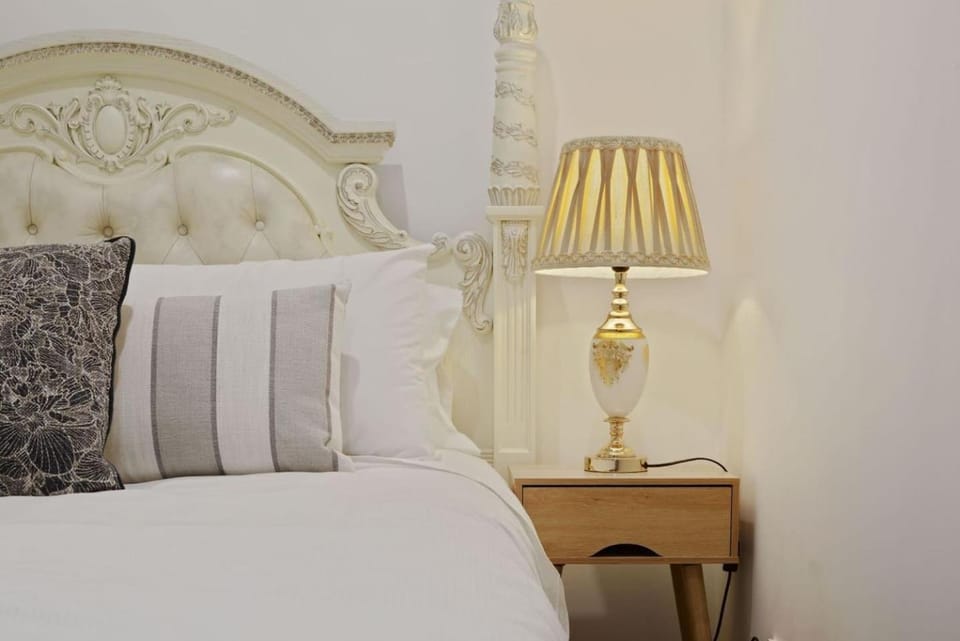 Belrose 2 Bed Holiday Home Free Parking House in Sydney