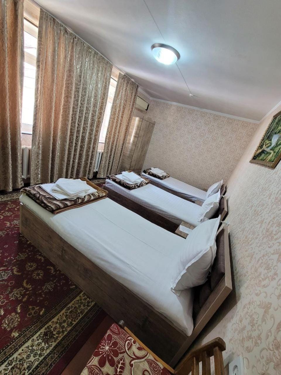 Gulnara Guesthouse - Hostel Bed and Breakfast in Europe