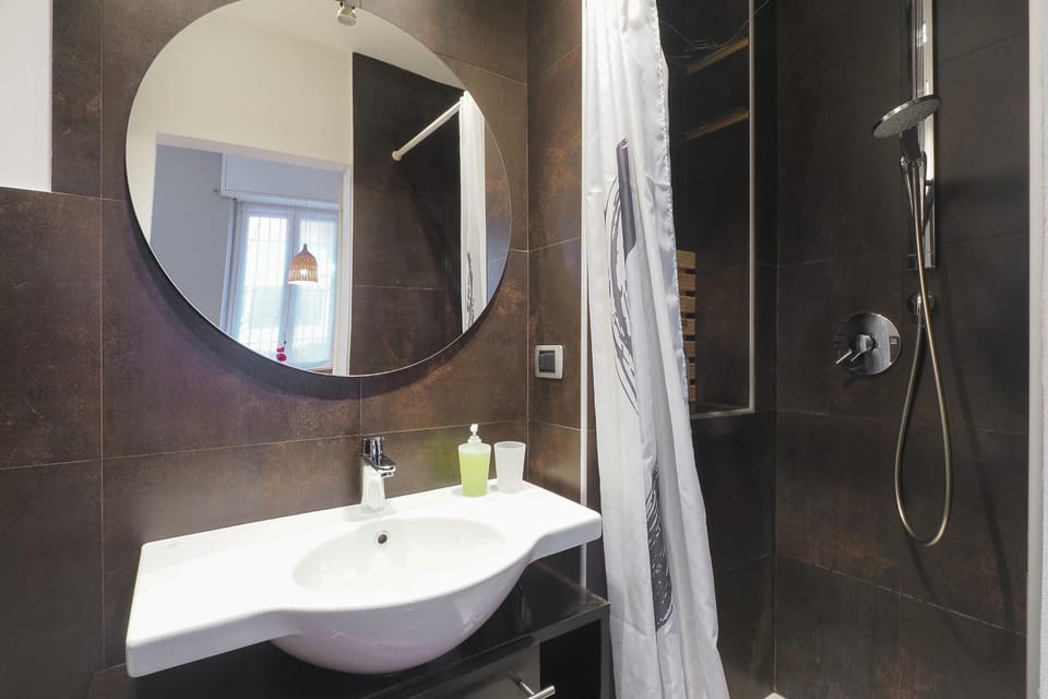 Shower, Bathroom, towels