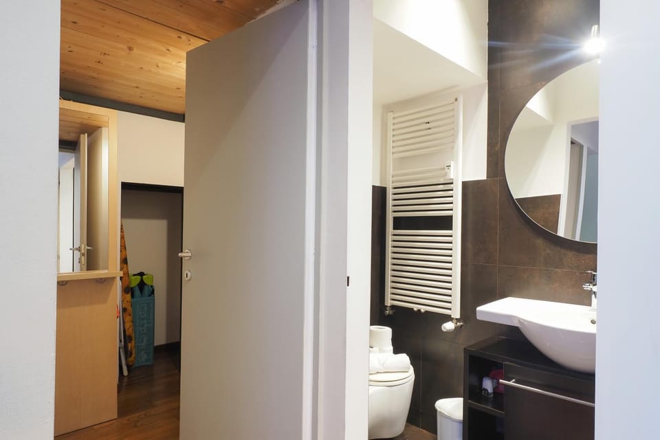 Toilet, Bathroom, towels