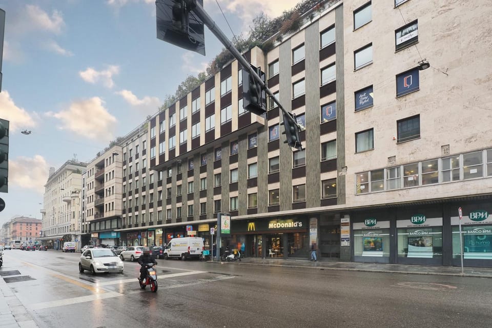 Neighbourhood, Street view