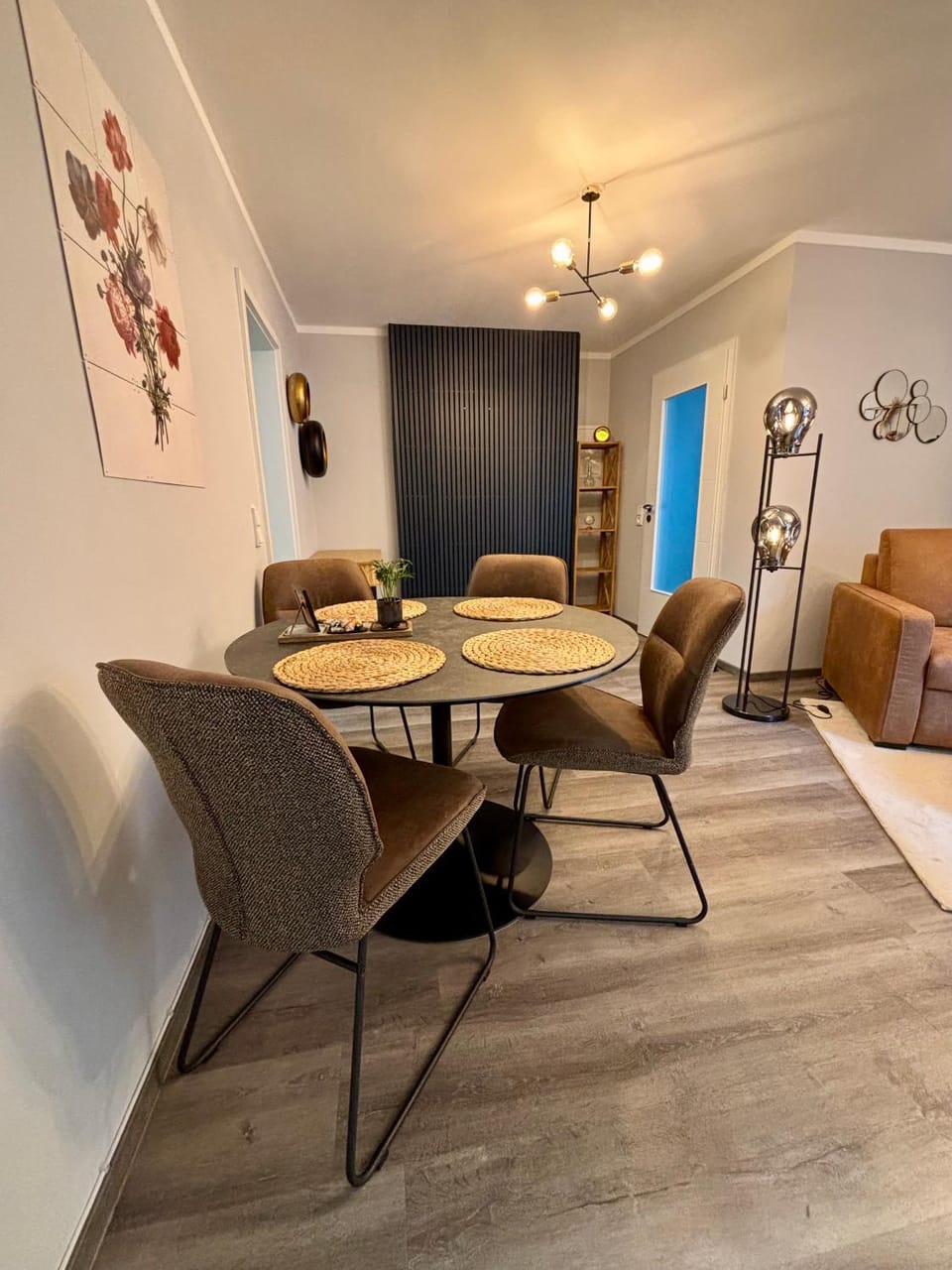 Seating area, Dining area