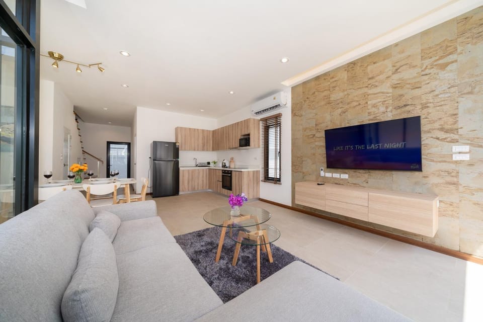 TV and multimedia, Kitchen or kitchenette, Living room, Seating area, Dining area, oven