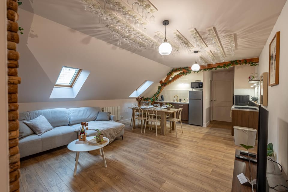TV and multimedia, Kitchen or kitchenette, Living room, Dining area