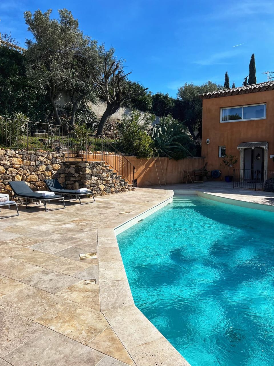 Property building, Swimming pool, sunbed