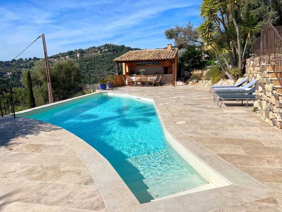 Dining area, Swimming pool, sunbed