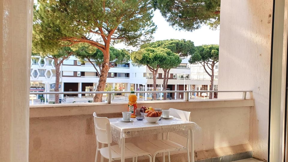 View (from property/room), Balcony/Terrace, Dining area