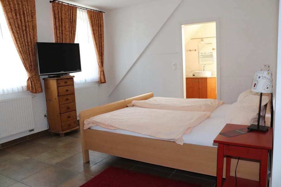 TV and multimedia, Photo of the whole room