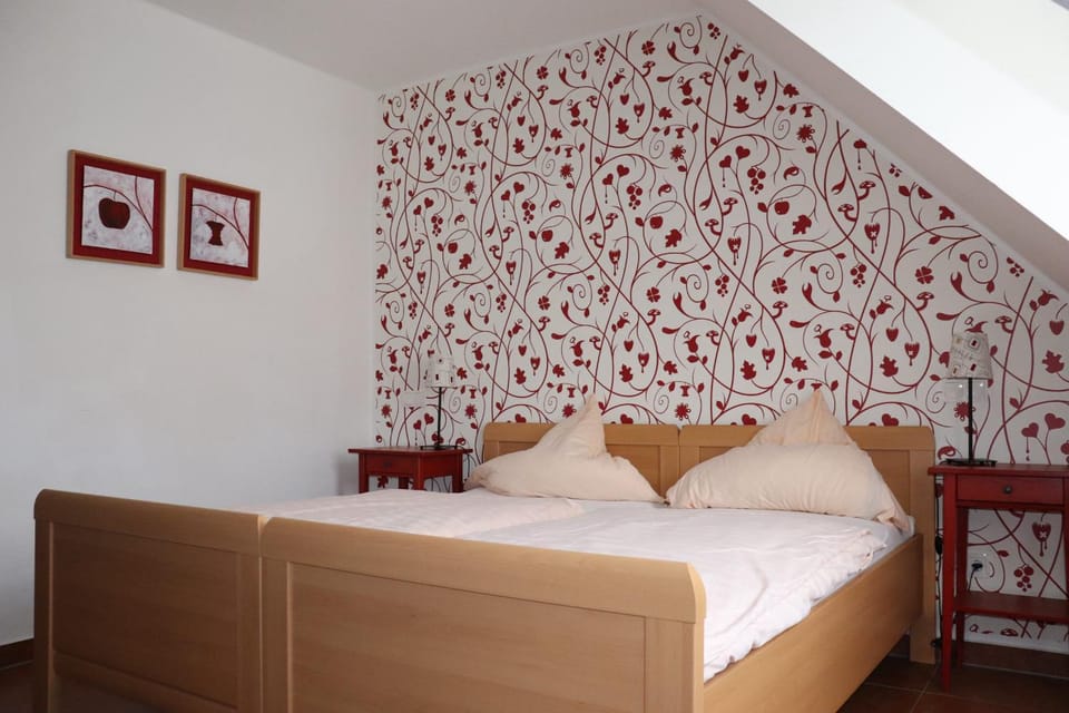 Bed, Photo of the whole room