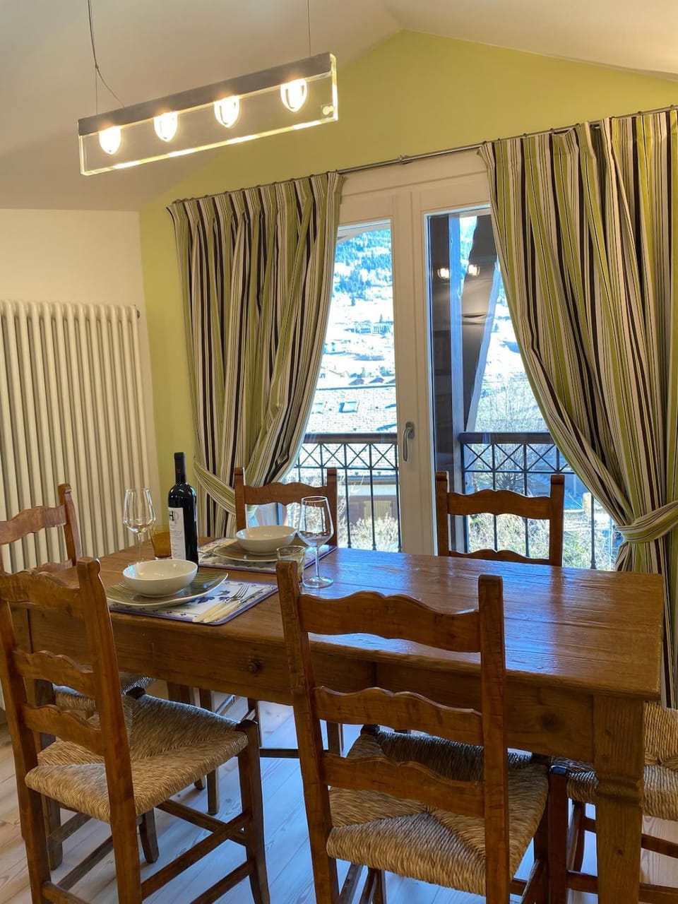 Seating area, Dining area