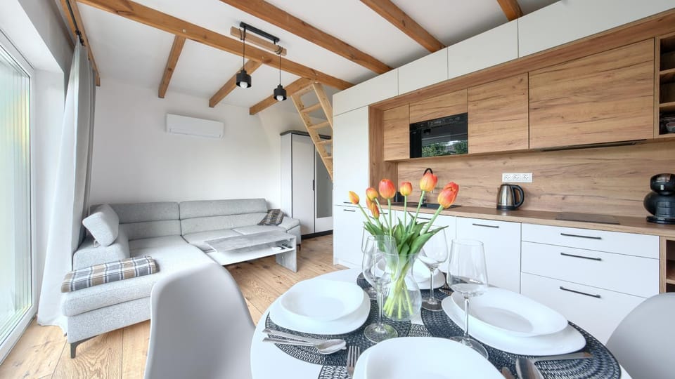 Kitchen or kitchenette, Living room, Seating area, Dining area