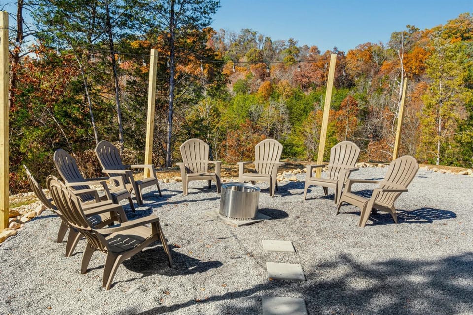 Cabin Bliss Hot Tub, Games & Scenic Yard Escape Cabin in Sevierville