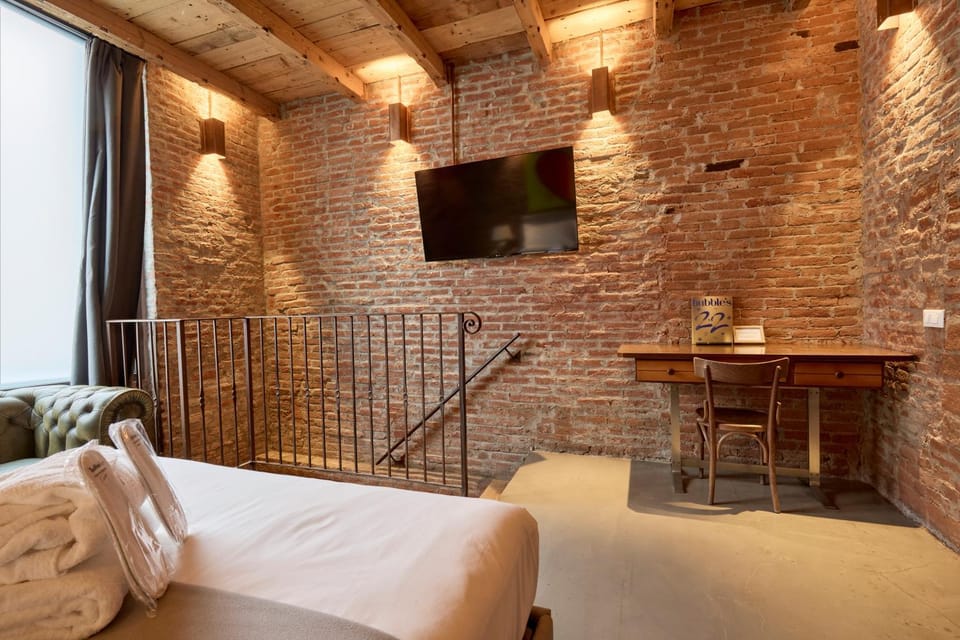 Seating area, Bedroom
