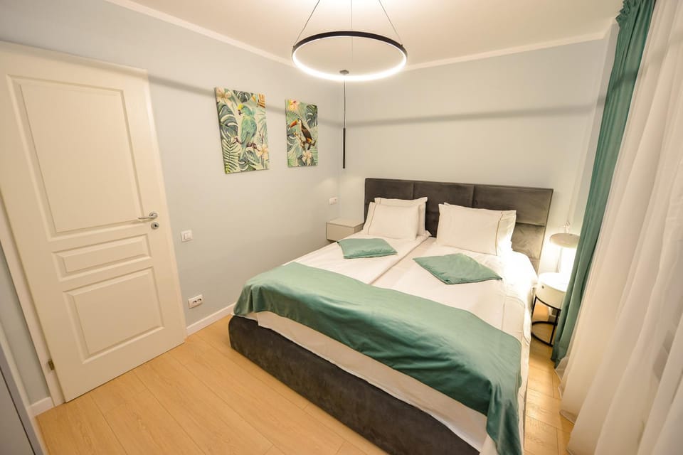 Twin One - One Bedroom - Cismigiu Gardens Apartment in Bucharest