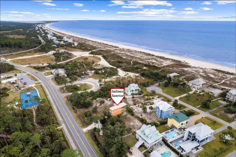 Property building, Nearby landmark, Day, Neighbourhood, Natural landscape, Bird's eye view, Beach, Sea view, Street view