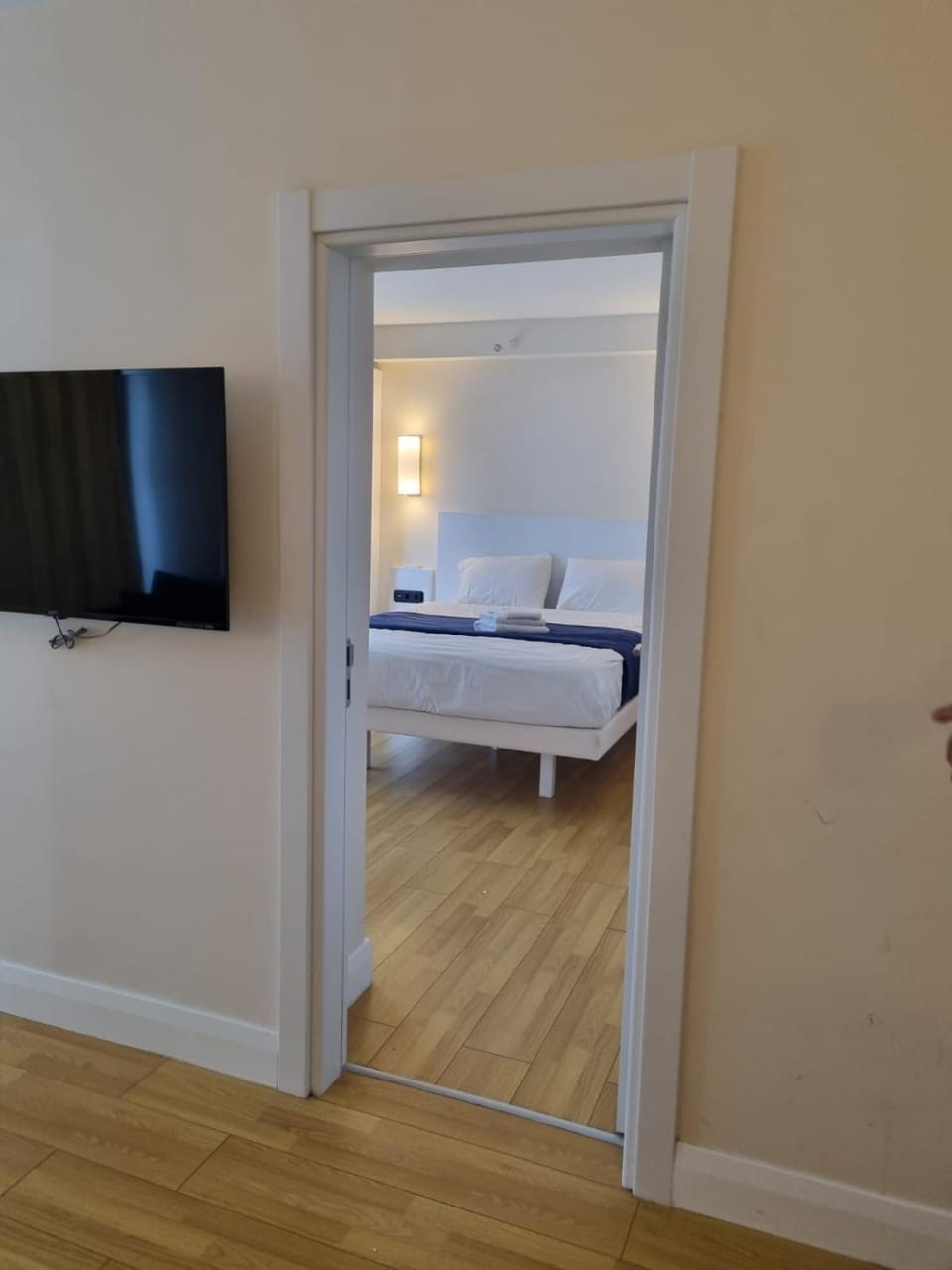 Communal lounge/ TV room, Bed, TV and multimedia, Photo of the whole room, Evening entertainment, Bedroom