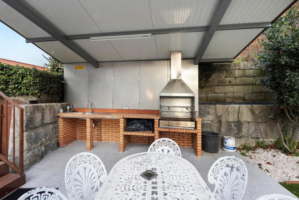 Property building, Balcony/Terrace, Living room