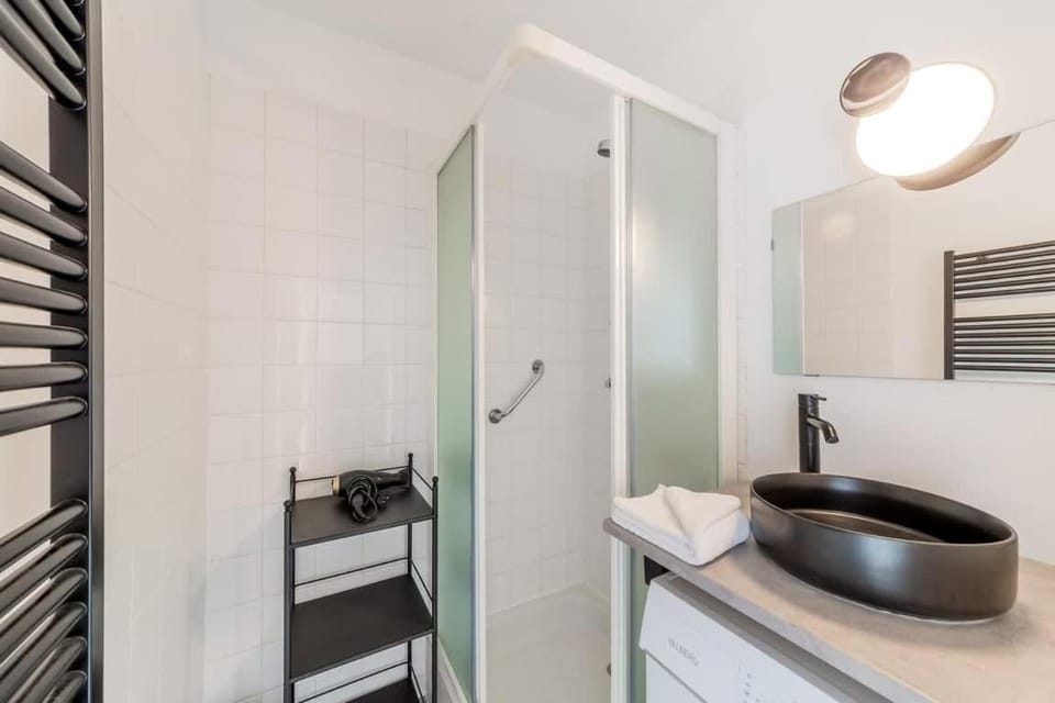 Shower, Bathroom, towels