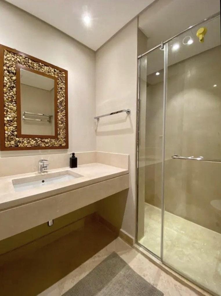 Shower, Bathroom, towels