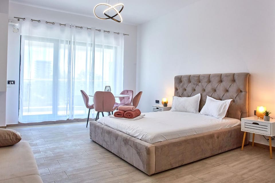 Bed, Photo of the whole room, Seating area