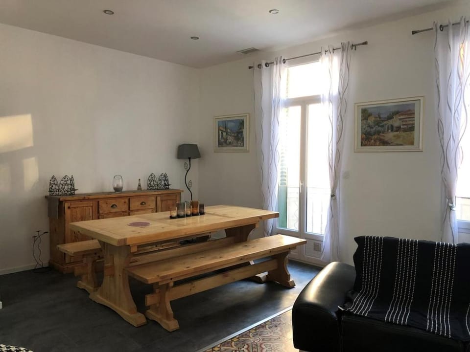 Appartement climatisé à deux pas des remparts Apartment in Avignon