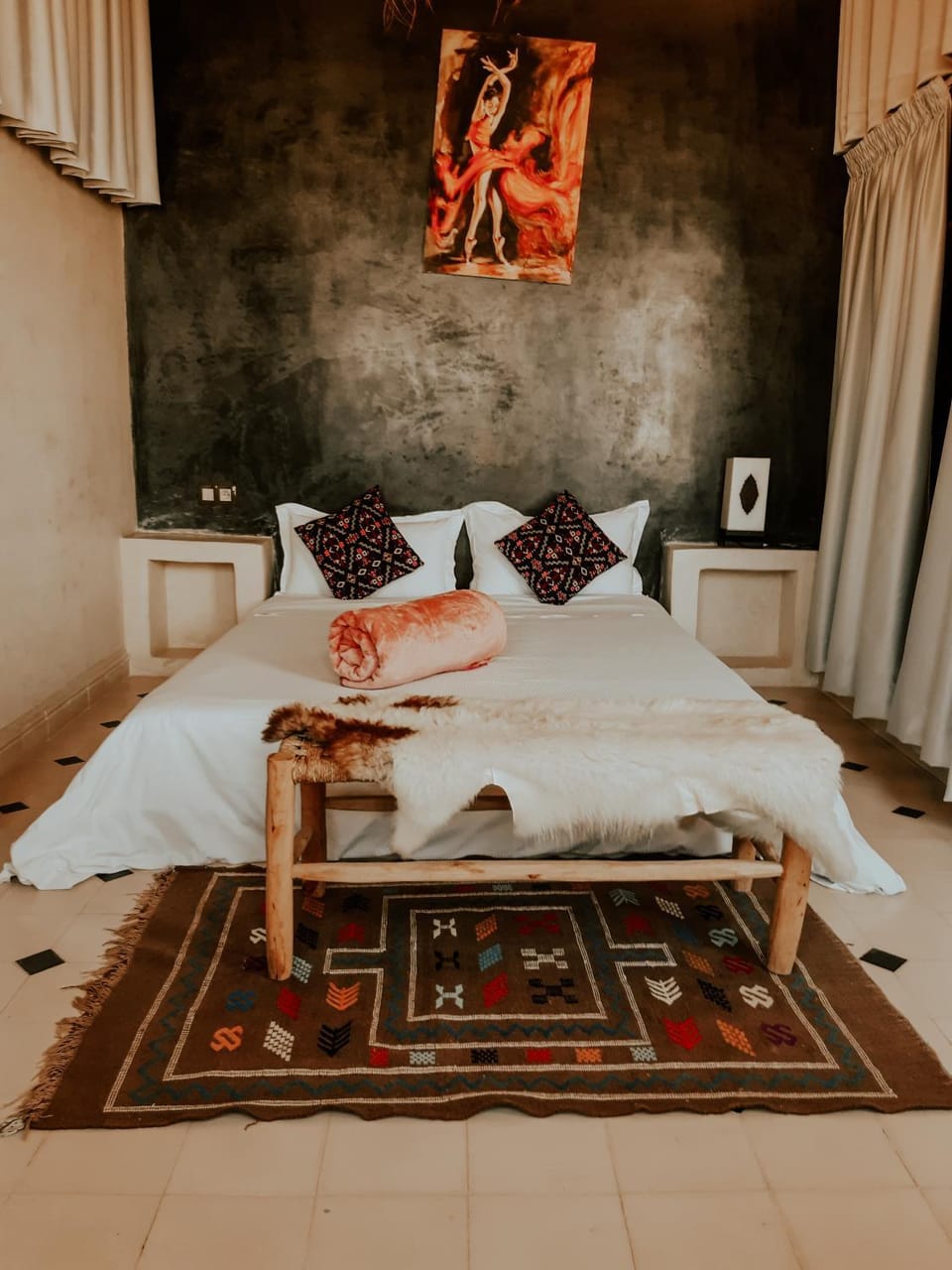 Bed, Photo of the whole room, Decorative detail, Bedroom, wardrobe