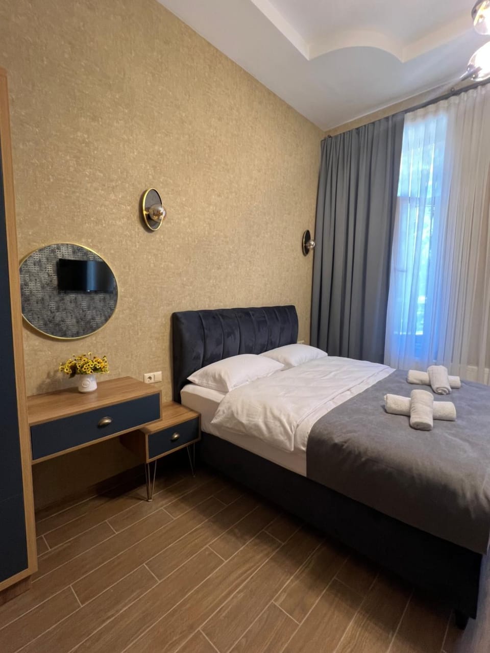 Bed, Photo of the whole room, Bedroom, towels