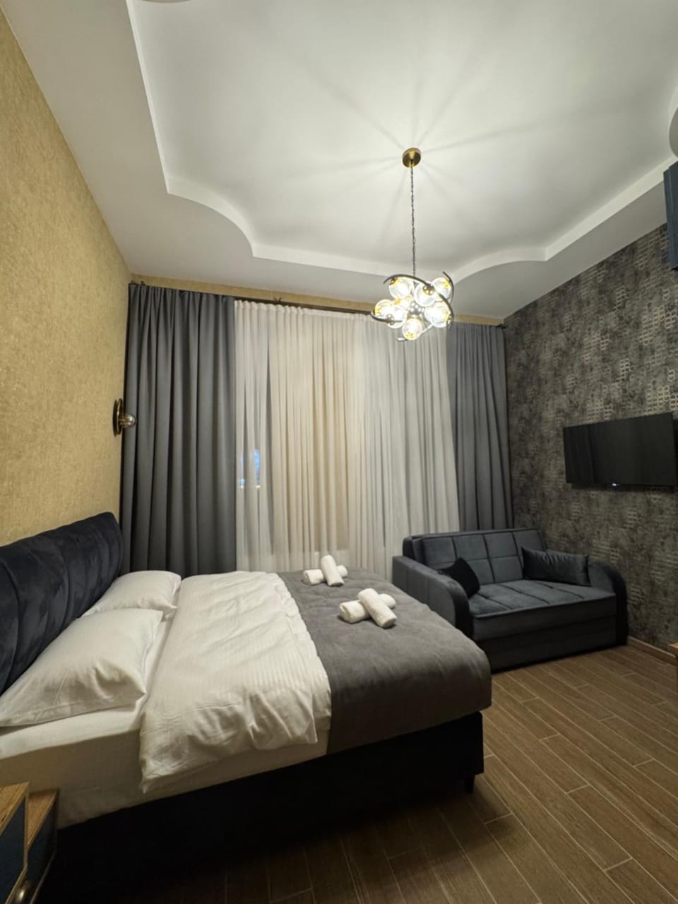 TV and multimedia, Seating area, Bedroom
