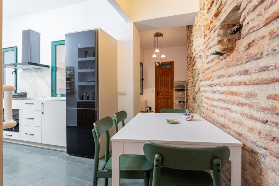 Property building, Kitchen or kitchenette, Living room