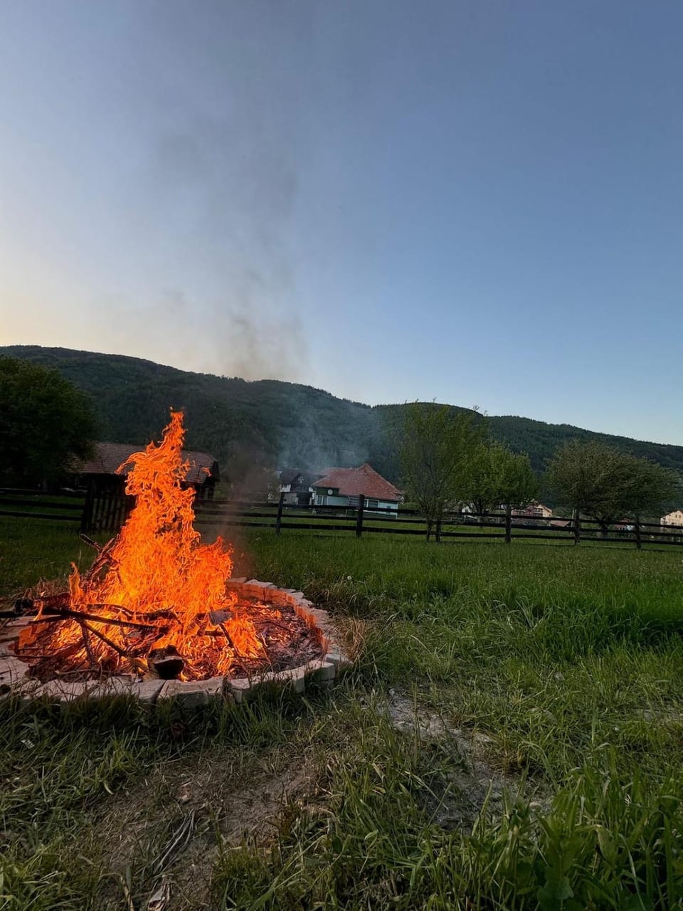 Day, Natural landscape, BBQ facilities, Mountain view, flat iron