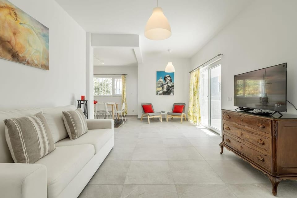 Sea Bliss Your Seaside Retreat in Alporchinhos House in Porches