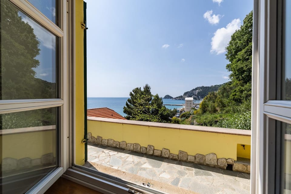 Day, Natural landscape, View (from property/room), Balcony/Terrace, Living room, Sea view