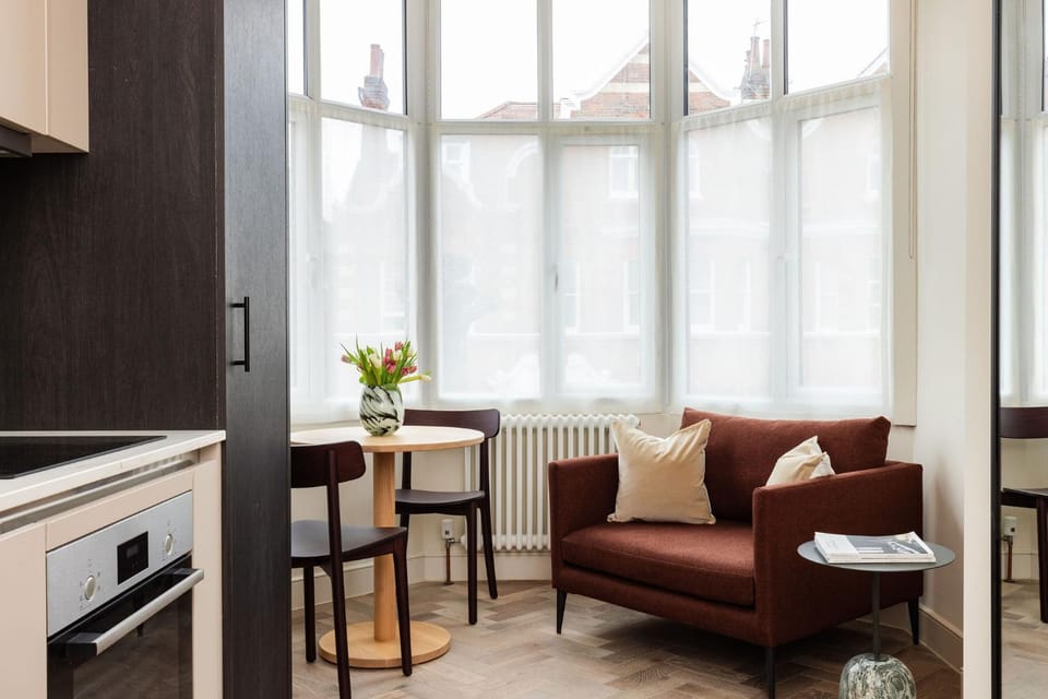 Seating area, Dining area