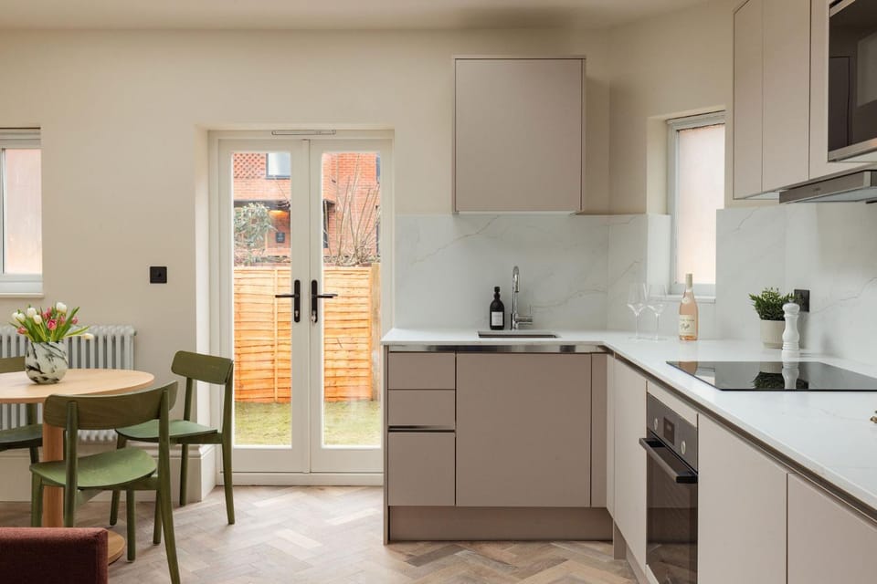 Kitchen or kitchenette, Dining area, dishwasher