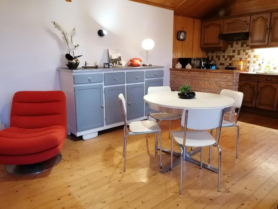 Kitchen or kitchenette, Living room, Dining area, oven, stove