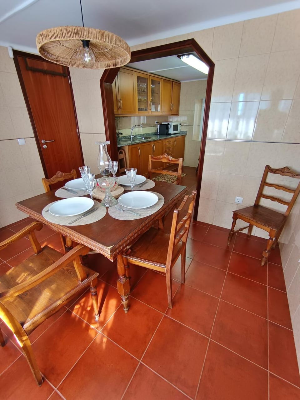 Kitchen or kitchenette, Dining area